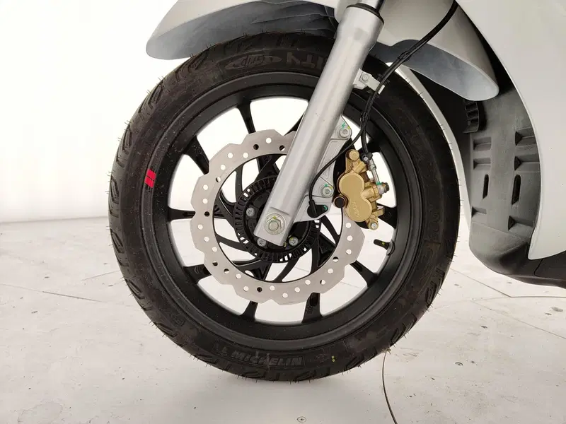Piaggio 1 Active (2022 - 26) (7)