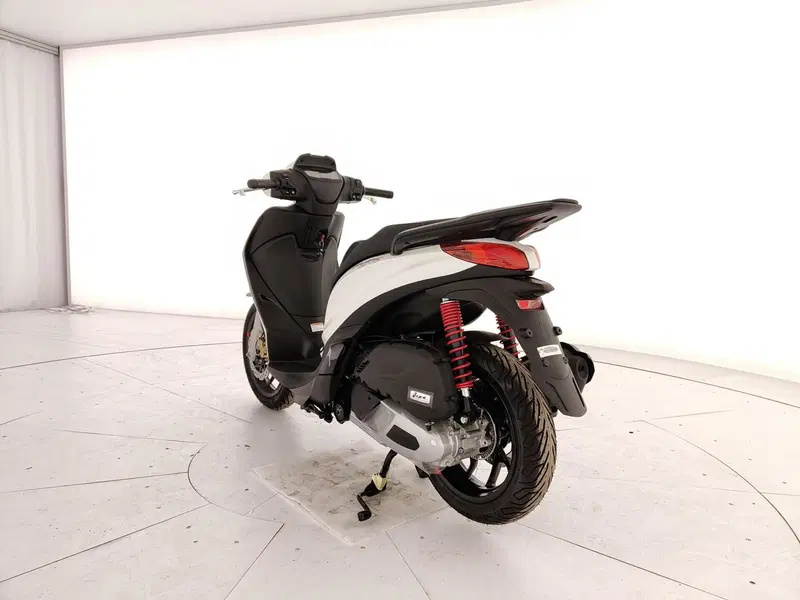 Piaggio 1 Active (2022 - 26) (3)