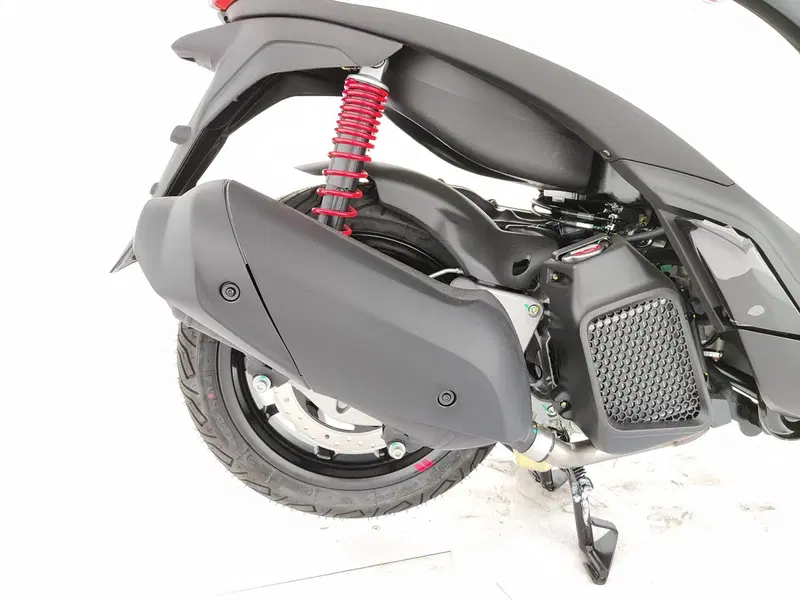 Piaggio 1 Active (2022 - 26) (14)
