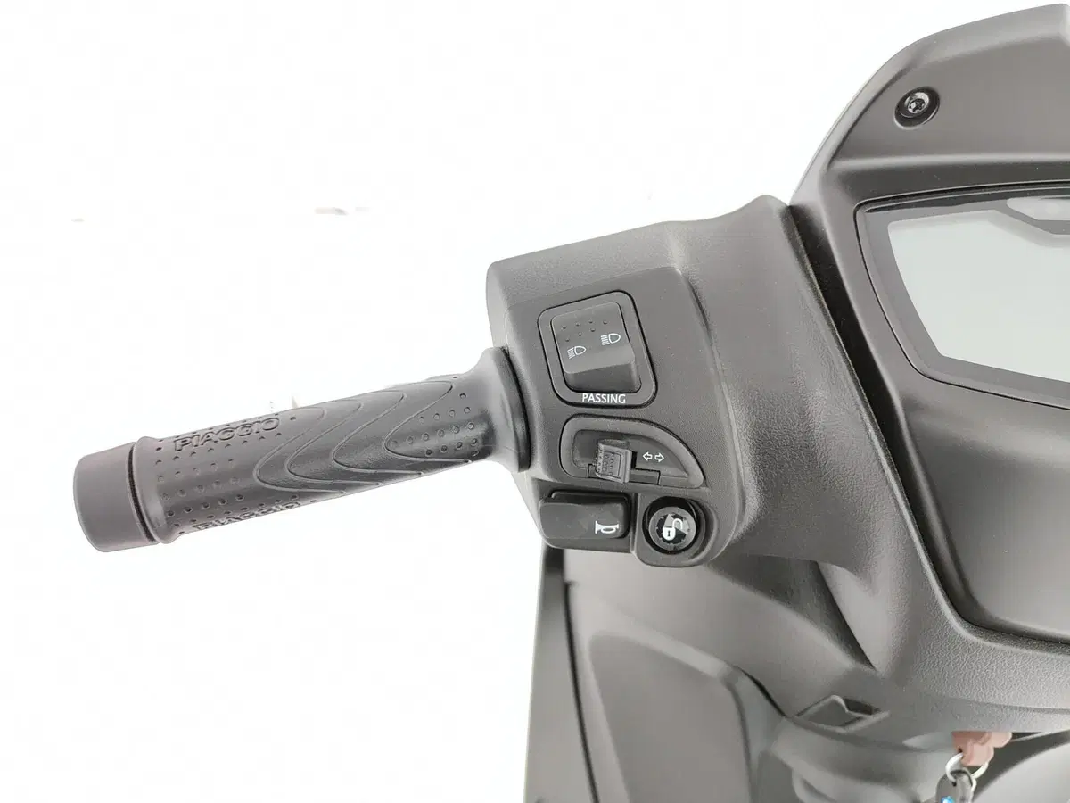 Piaggio 1 Active (2022 - 26) (12)