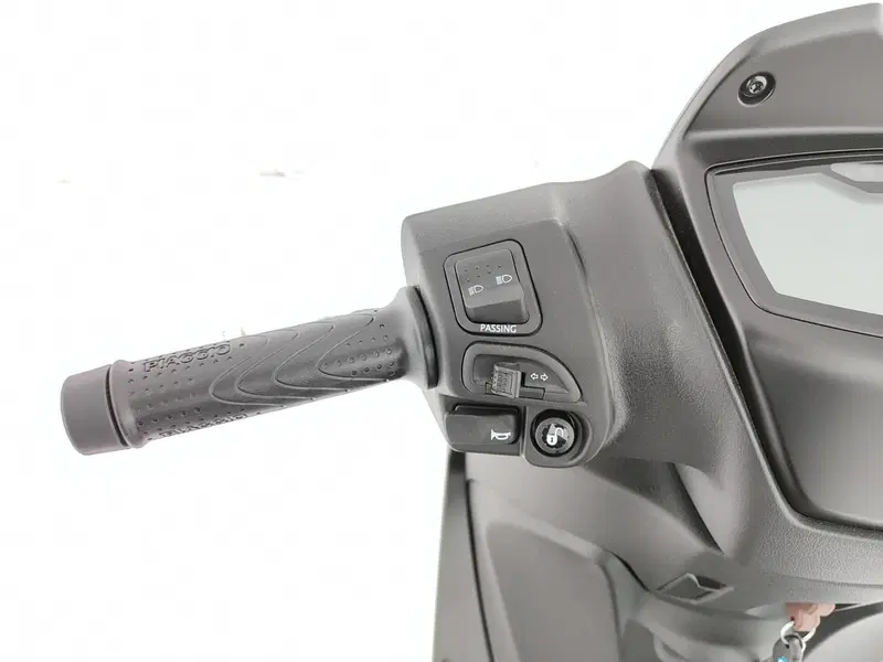 Piaggio 1 Active (2022 - 26) (12)