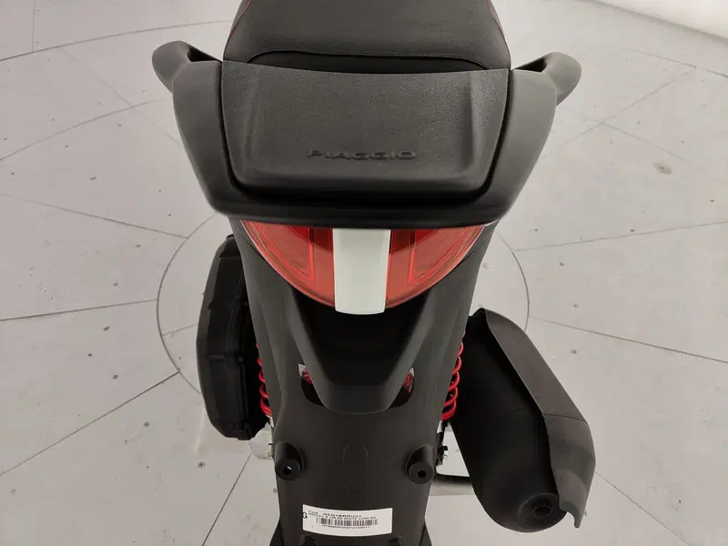 Piaggio 1 Active (2022 - 26) (9)