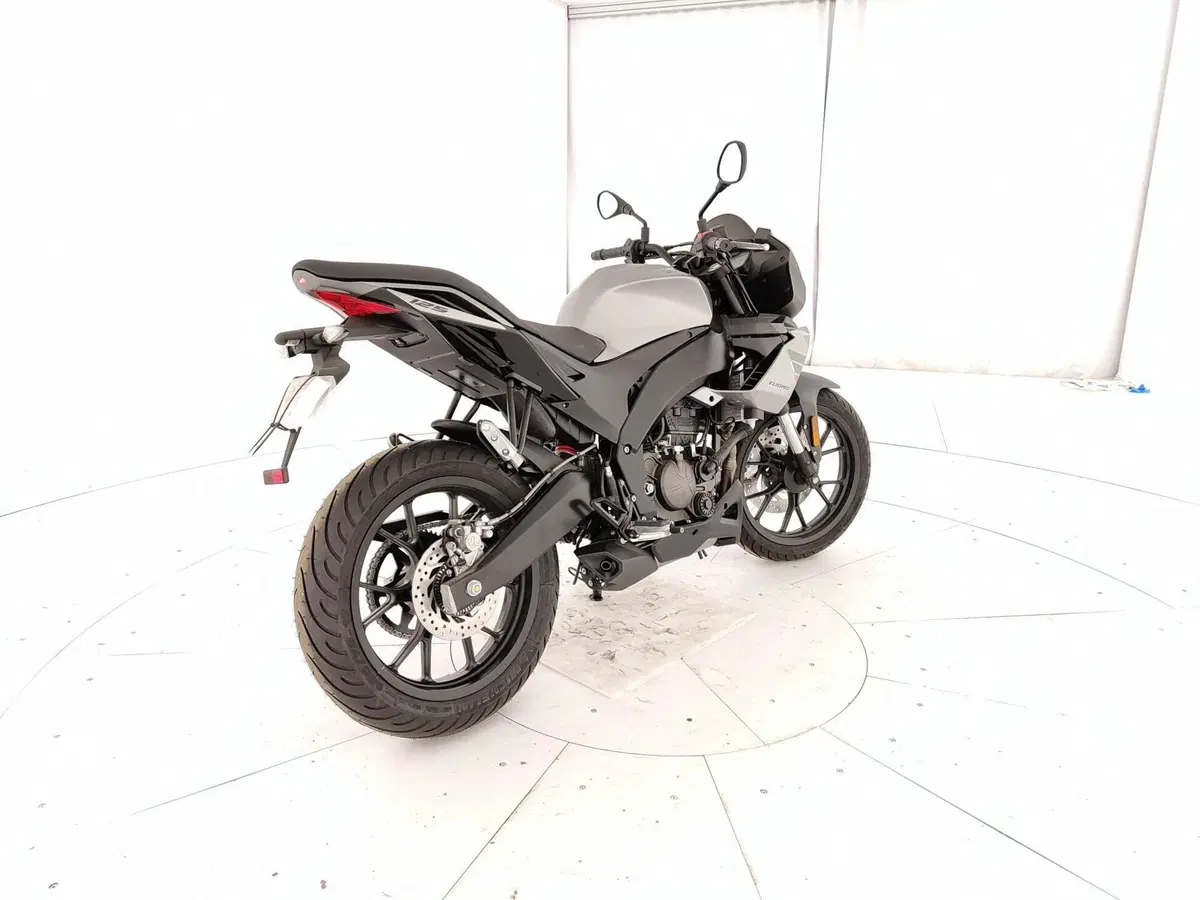 Aprilia Tuono 125 (2025 - 26) (4)