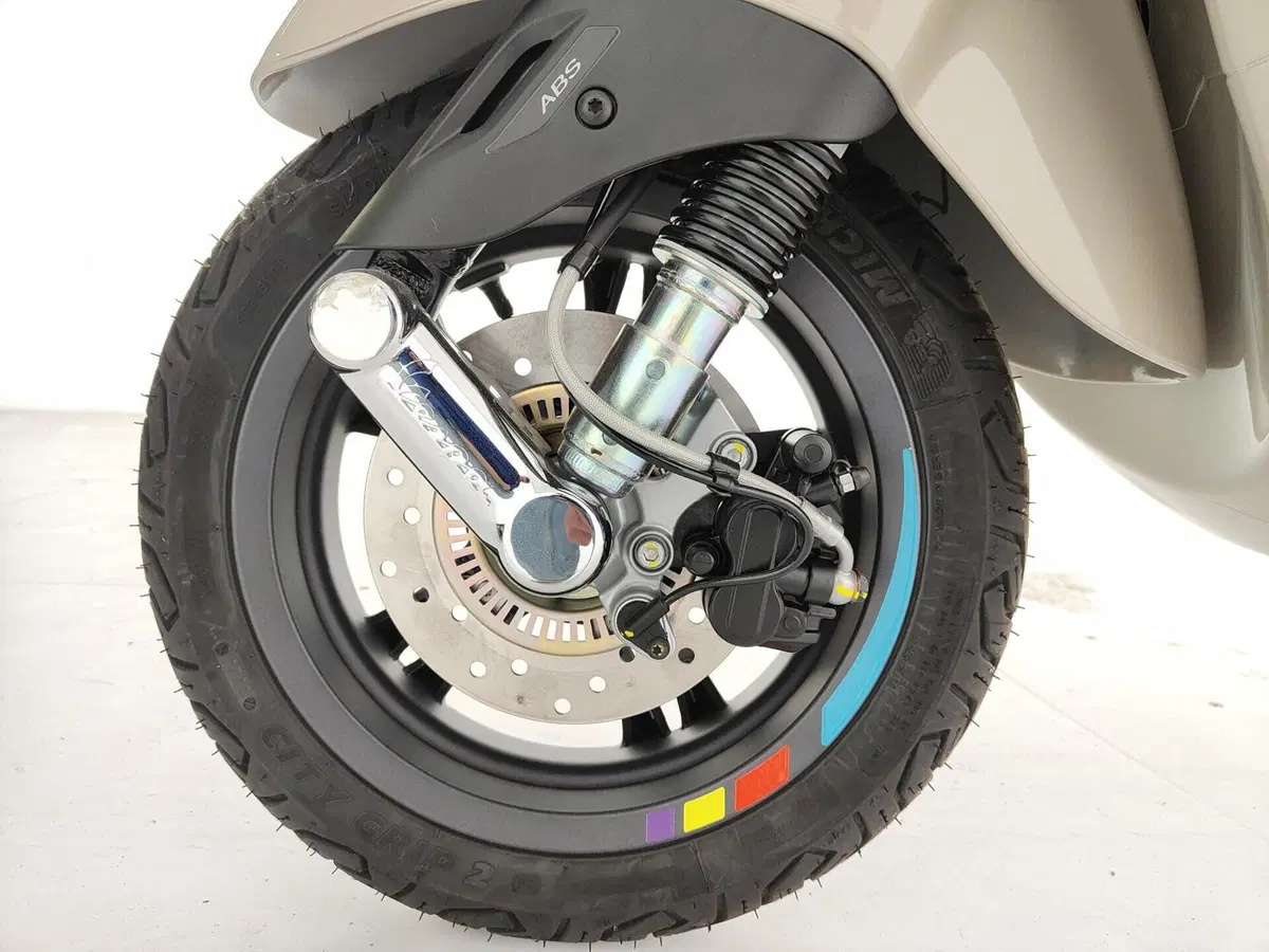 Vespa Primavera 125 Tech (2024 - 25) (12)