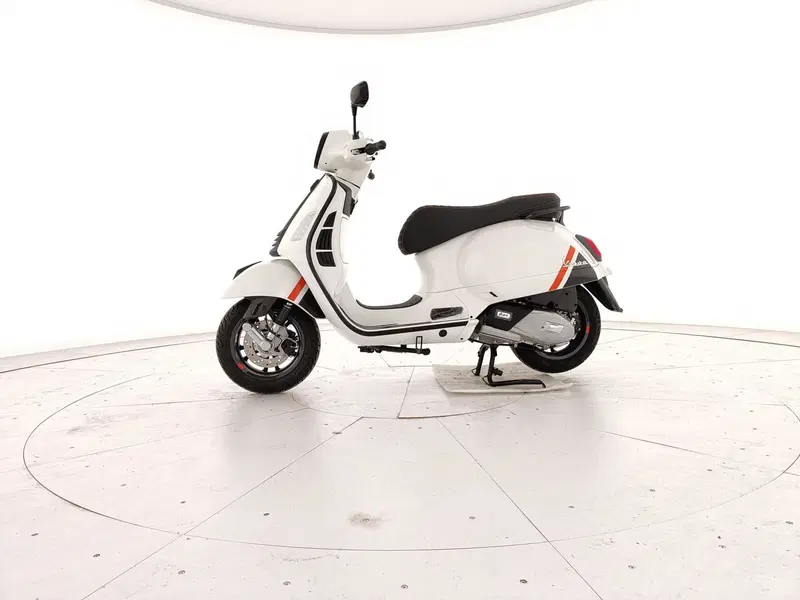 Vespa GTS 125 Supersport (2025 - 26) (2)