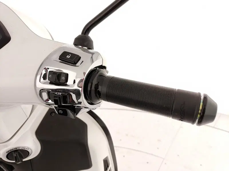 Vespa GTS 125 Supersport (2025 - 26) (14)