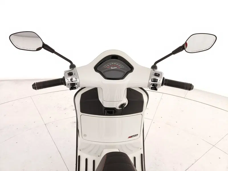Vespa GTS 125 Supersport (2025 - 26) (10)