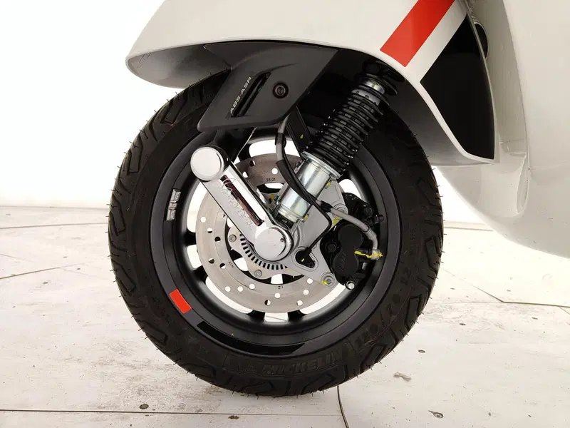 Vespa GTS 125 Supersport (2025 - 26) (7)