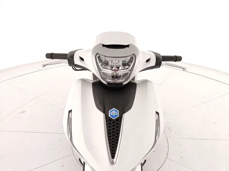 Piaggio Beverly 400 S (2025 - 26) (7)