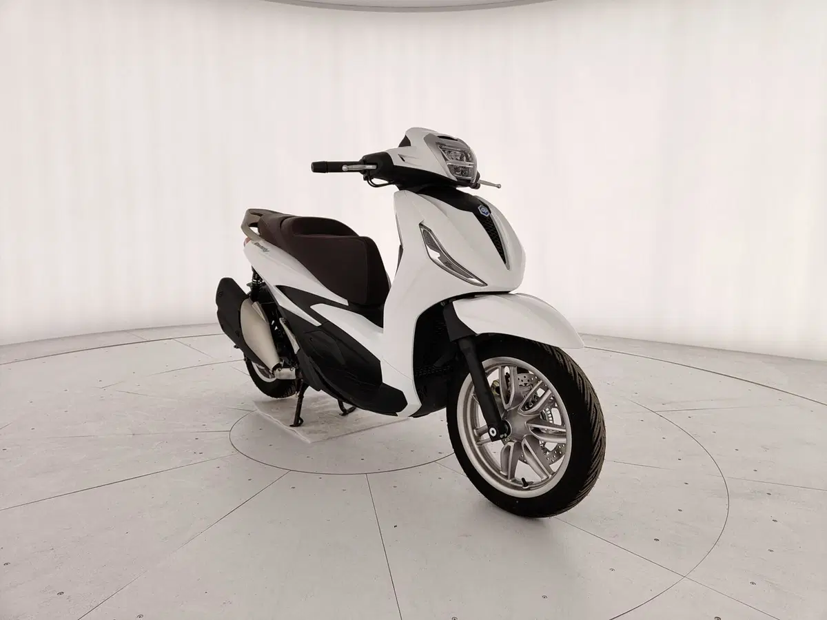 Piaggio Beverly 400 25th Anniversary (2026) (6)