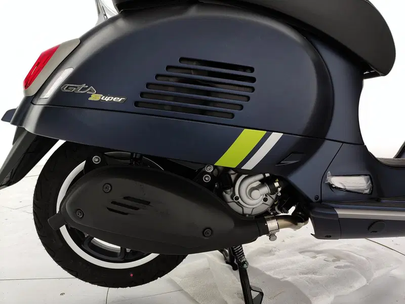 Vespa GTS 300 ABS (2014 - 16) (10)