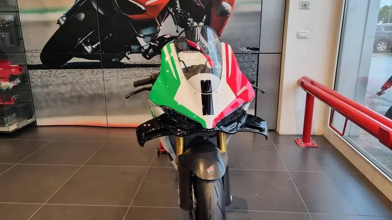 Ducati Panigale V4 Tricolore (2025 - 26) (2)