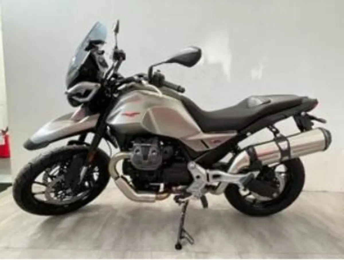 Moto Guzzi V85 Strada (2024 - 26) (2)