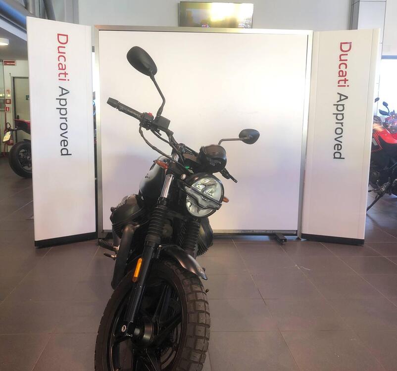 Moto Guzzi V7 Stone (2021 - 24) (3)