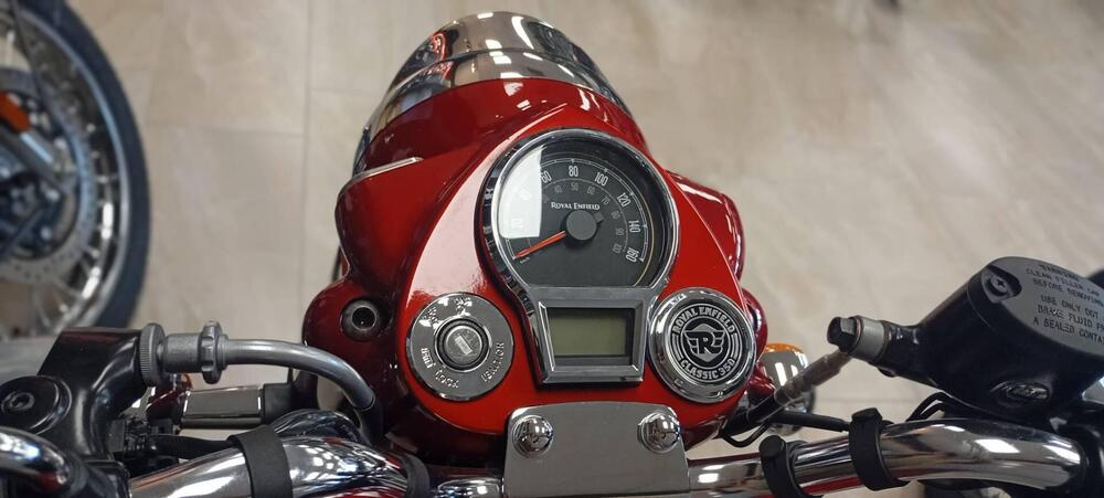 Royal Enfield Classic 350 (2021 - 25) (4)