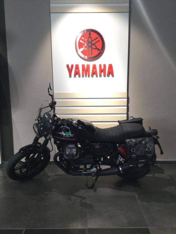 Moto Guzzi V7 Stone Special Edition (2022 - 25) (2)