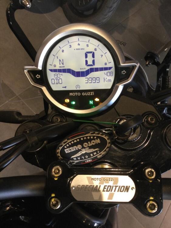 Moto Guzzi V7 Stone Special Edition (2022 - 25) (3)