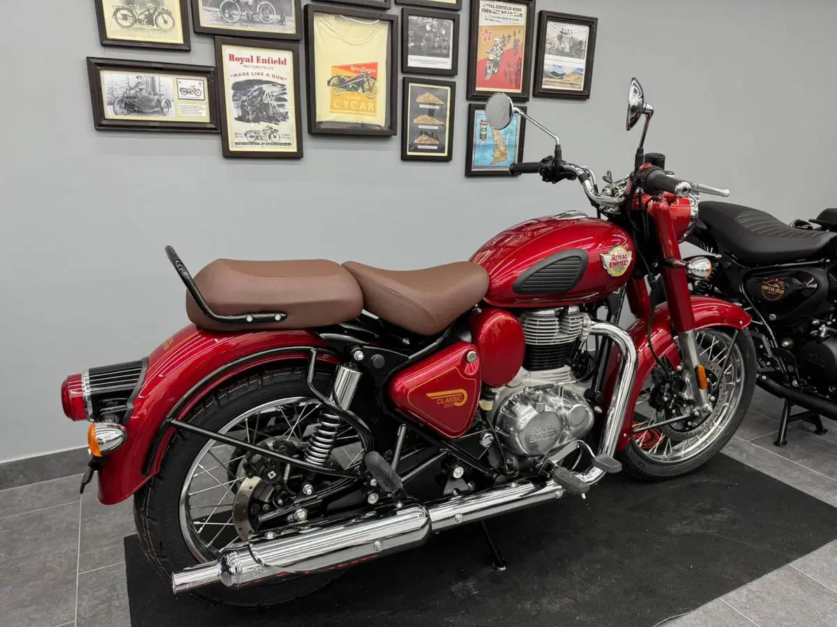 Royal Enfield Classic 350 (2021 - 26) (3)