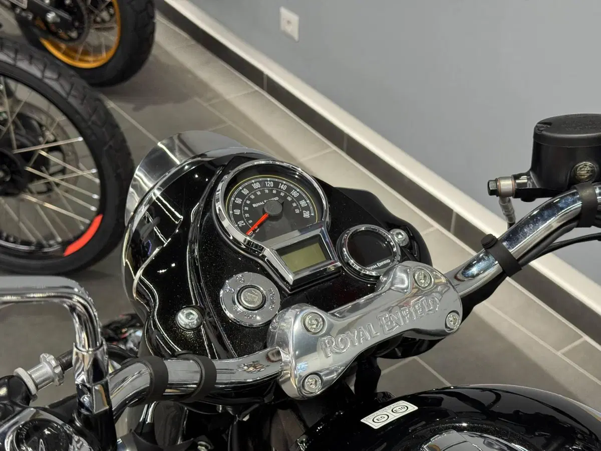 Royal Enfield Classic 650 (2025 - 26) (7)