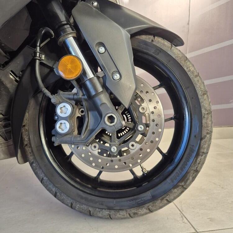 Yamaha T-Max 560 (2022 - 24) (4)