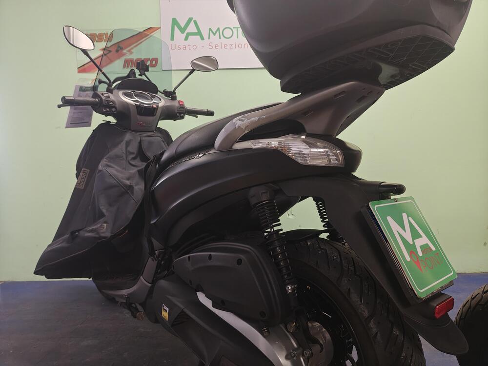Piaggio Beverly 350 SportTouring ie ABS (2011 - 17) (3)