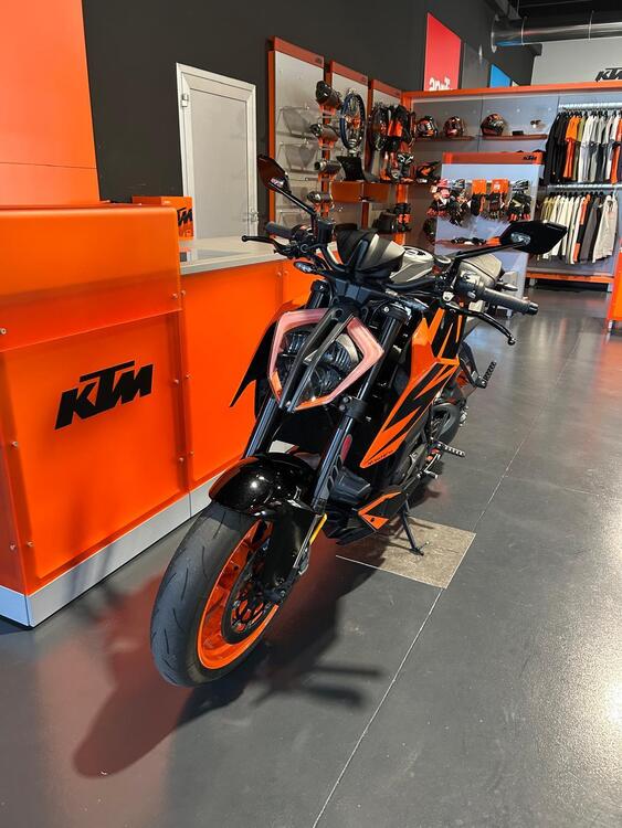 KTM 1290 Super Duke R (2019) (3)