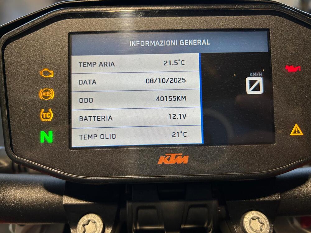 KTM 1290 Super Duke R (2019) (4)