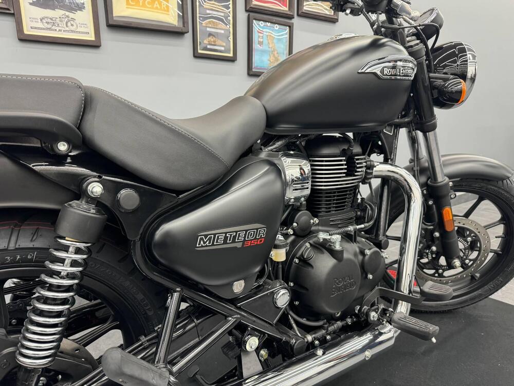 Royal Enfield Meteor 350 Stellar (2021 - 25) (4)