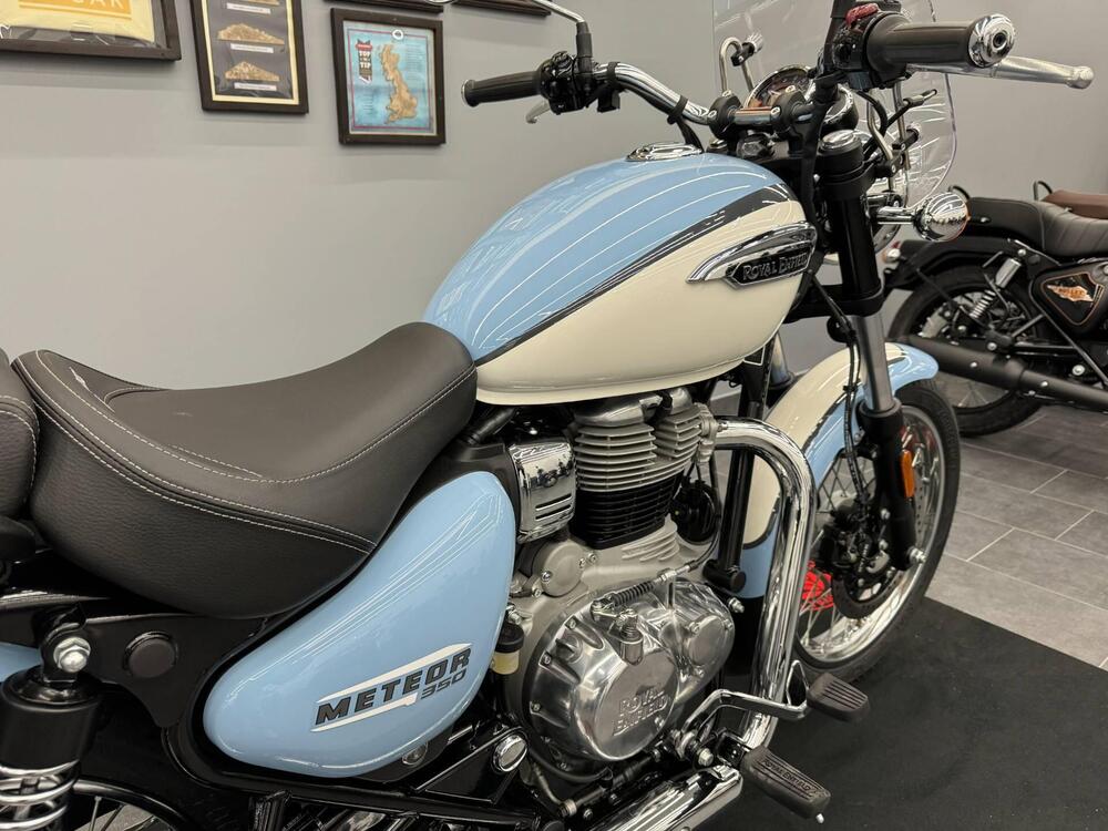 Royal Enfield Meteor 350 Aurora (2024 - 25) (3)