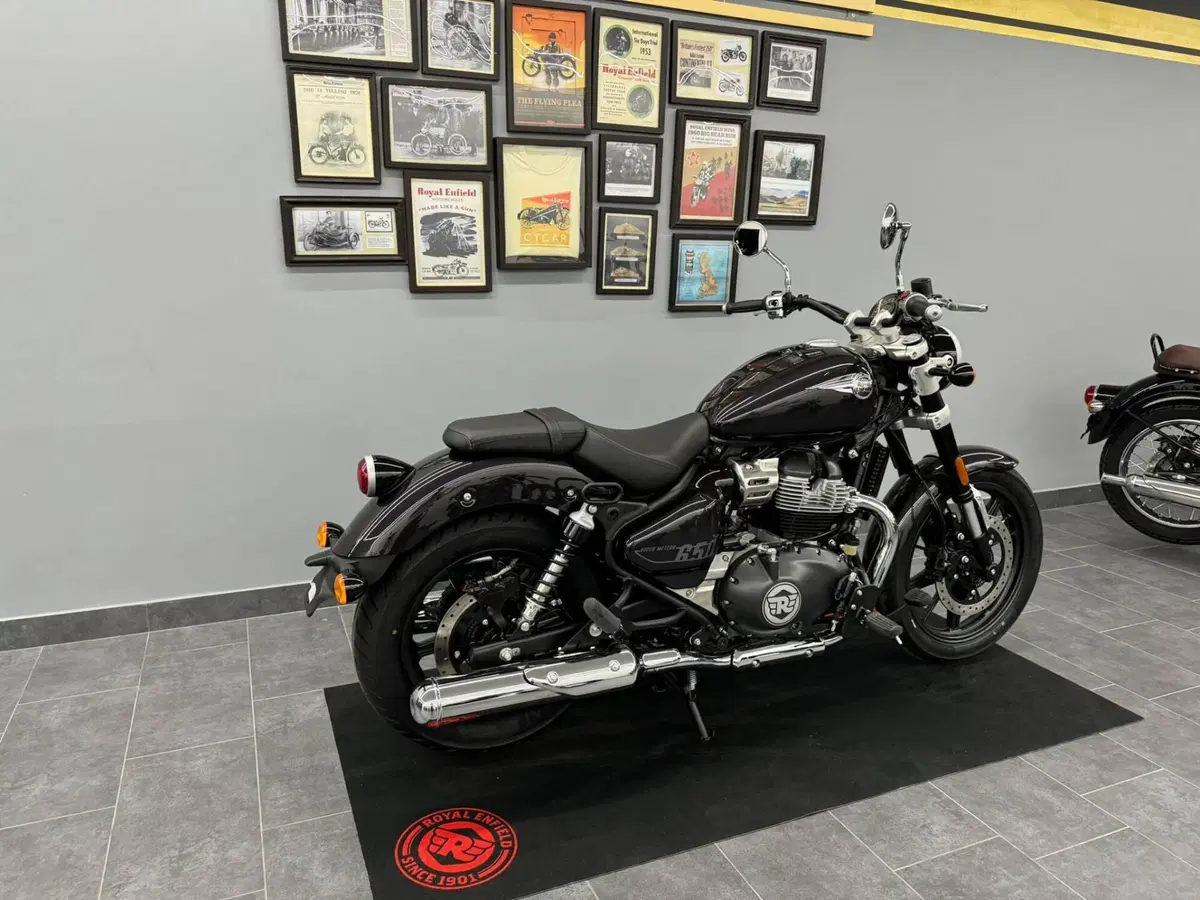 Royal Enfield Super Meteor 650 (2023 - 26) (2)