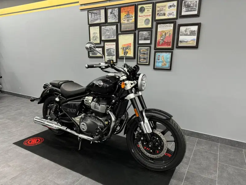 Royal Enfield Super Meteor 650 (2023 - 26) (3)