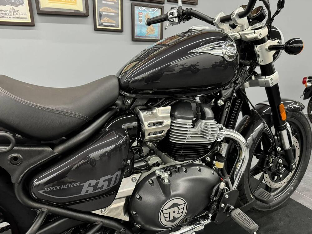 Royal Enfield Super Meteor 650 (2023 - 25) (4)