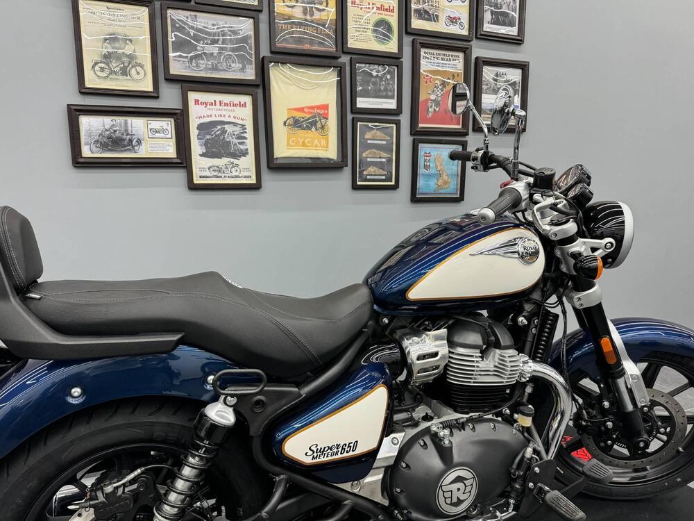 Royal Enfield Super Meteor 650 (2023 - 25) (3)