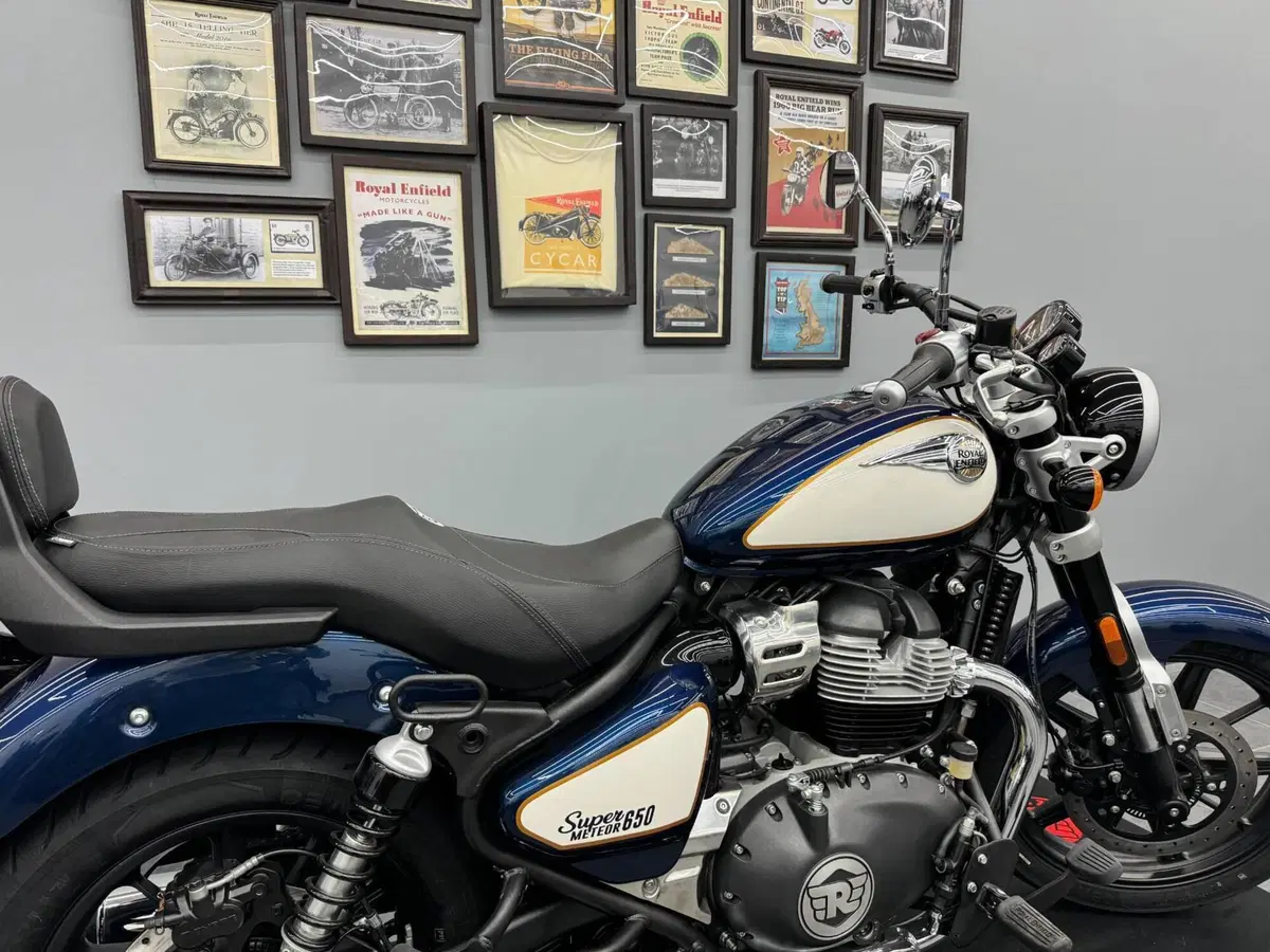 Royal Enfield Super Meteor 650 (2023 - 26) (3)