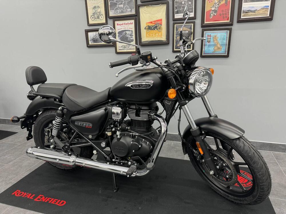 Royal Enfield Meteor 350 Stellar (2021 - 25) (2)