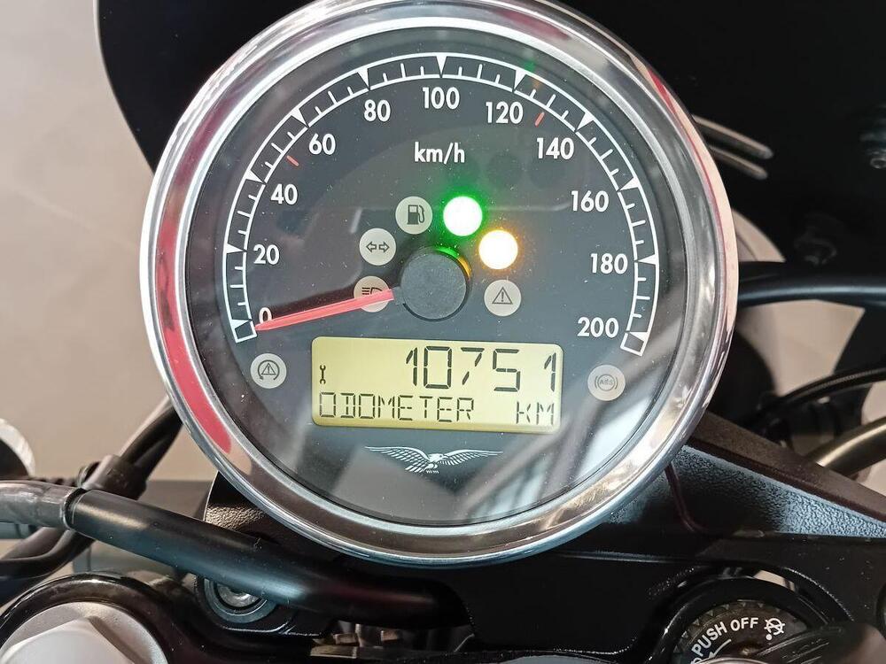 Moto Guzzi V7 III Stone (2017 - 20) (4)