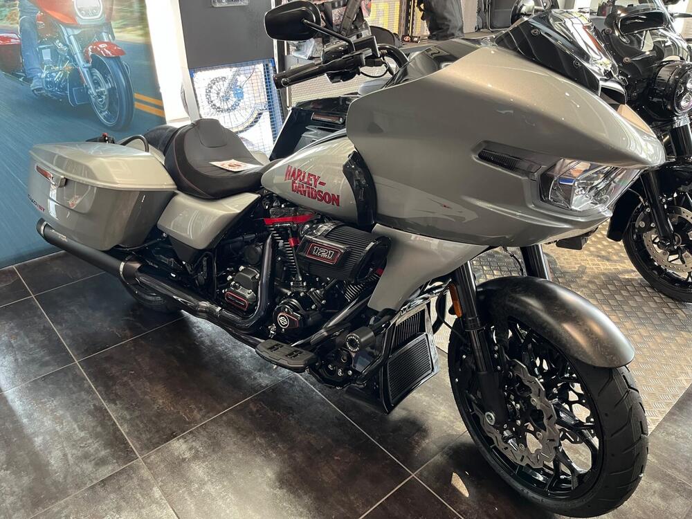 Harley-Davidson CVO Road Glide ST (2025) (2)