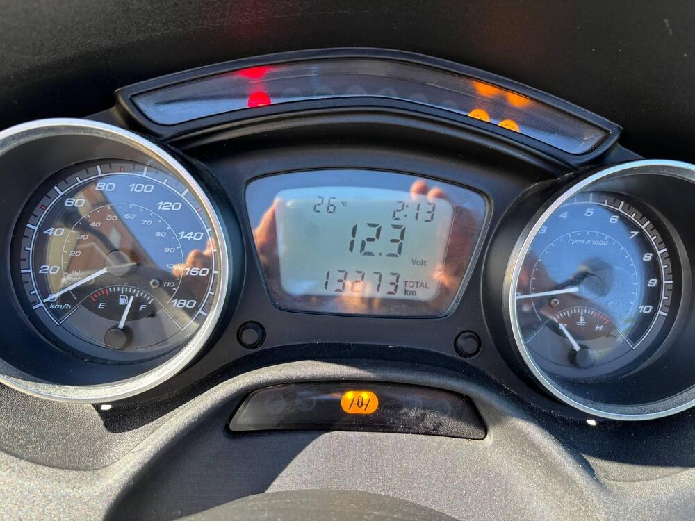 Piaggio Mp3 350 ie ABS (2018 - 19) (4)