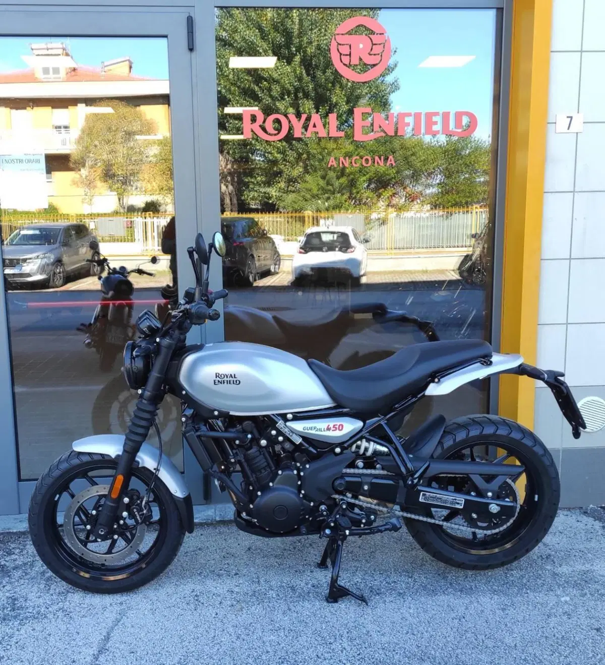 Royal Enfield Guerrilla 450 (2024 - 26) (4)