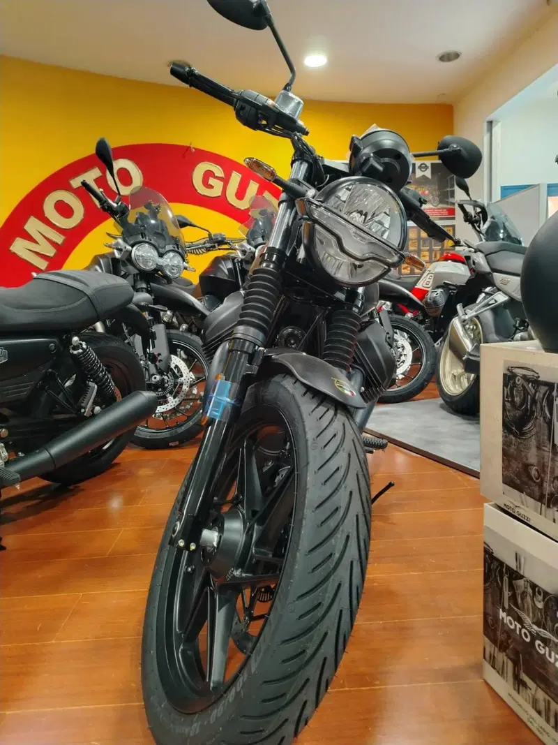 Moto Guzzi V7 Stone (2025 - 26)