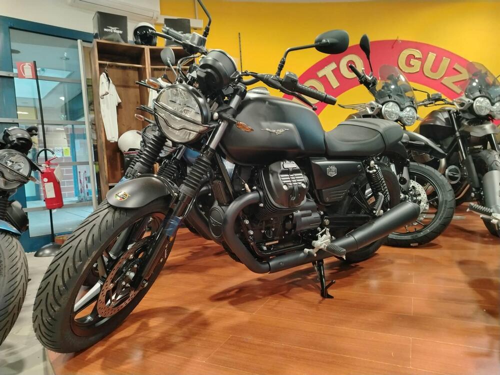Moto Guzzi V7 Stone (2025) (4)
