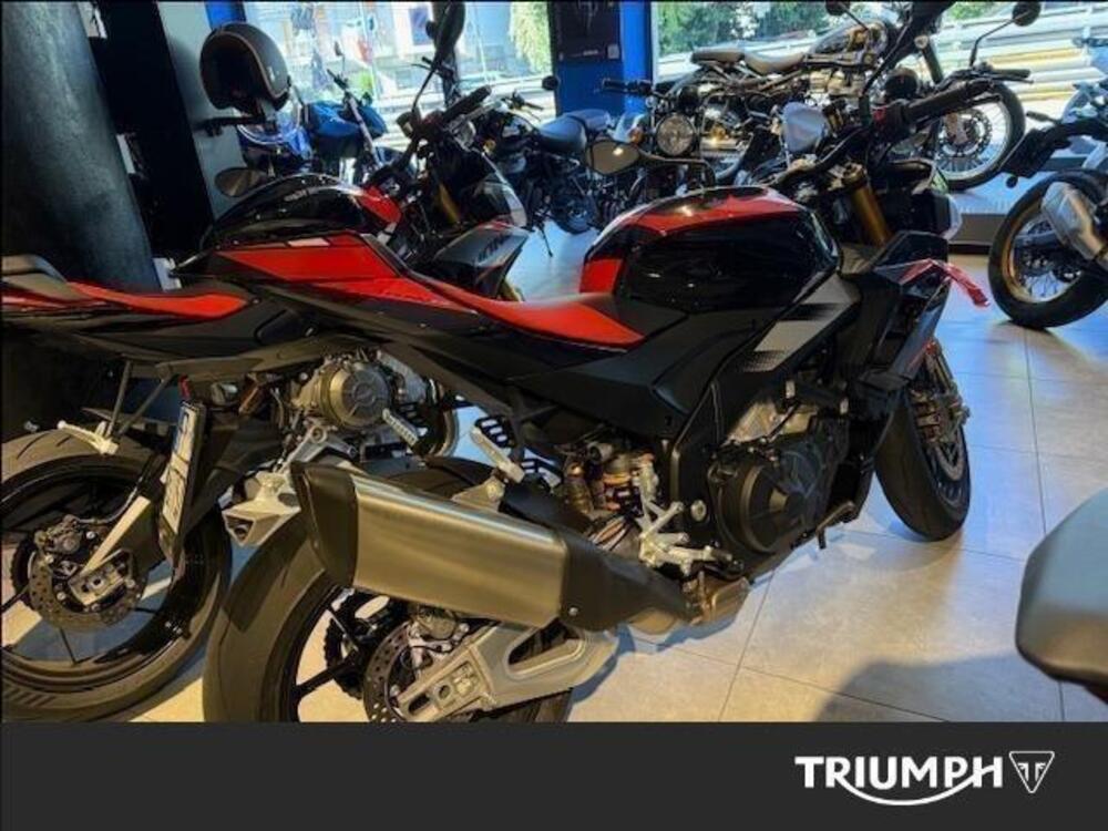 Aprilia Tuono V4 Factory (2025) (4)