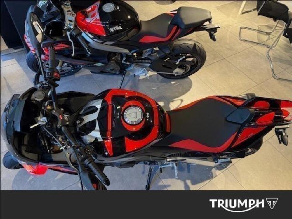 Aprilia Tuono V4 Factory (2025) (5)