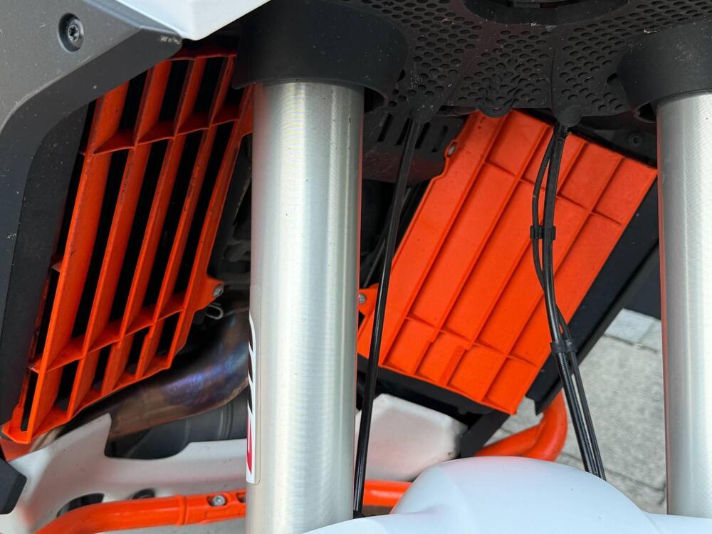 KTM 1290 Super Adventure R (2021) (4)