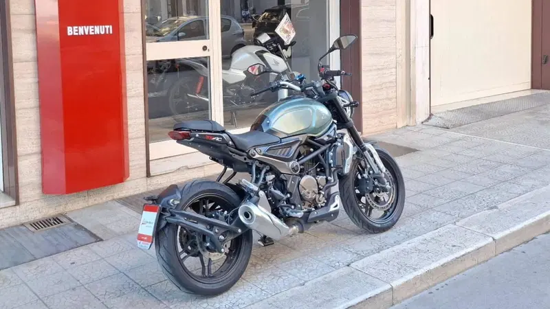 Voge Trofeo 300AC (2021 - 26) (8)