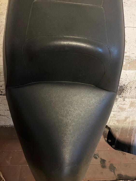 Parabrezza e sella originali per Honda Forsight (2)