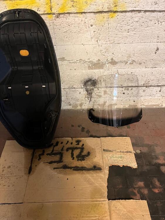 Parabrezza e sella originali per Honda Forsight (5)