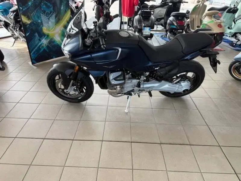 Moto Guzzi V100 Mandello (2025 - 26) (3)