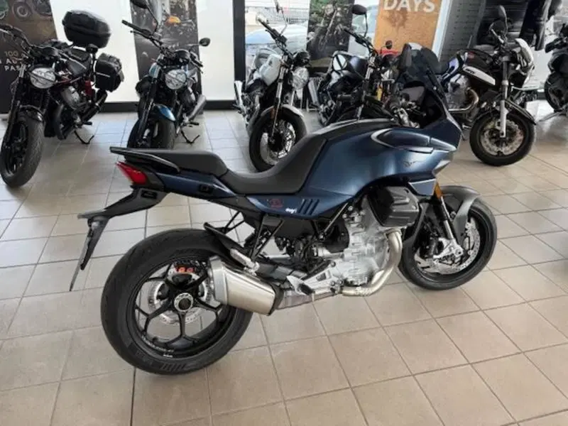 Moto Guzzi V100 Mandello (2025 - 26) (4)