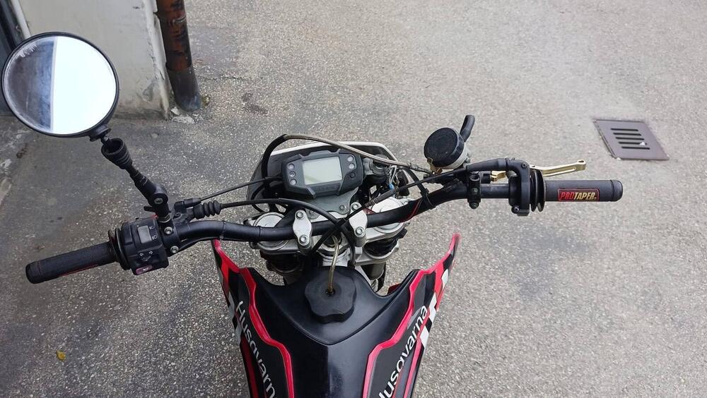 Husqvarna SM 125 (2010 - 12) (5)